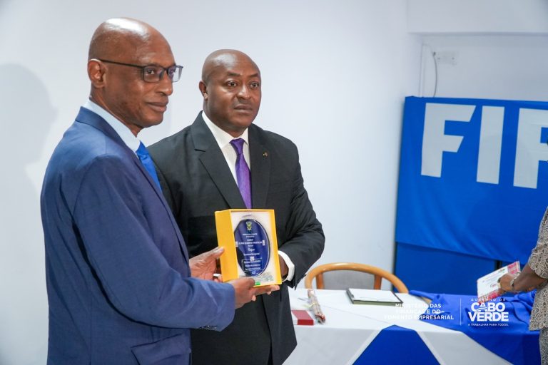 Presidente da FCF distinguido com Prémio de Mérito Panafricano