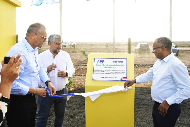 Primeiro-Ministro inaugura Central Solar Fotovoltaica de 5 MW na Ilha do Sal