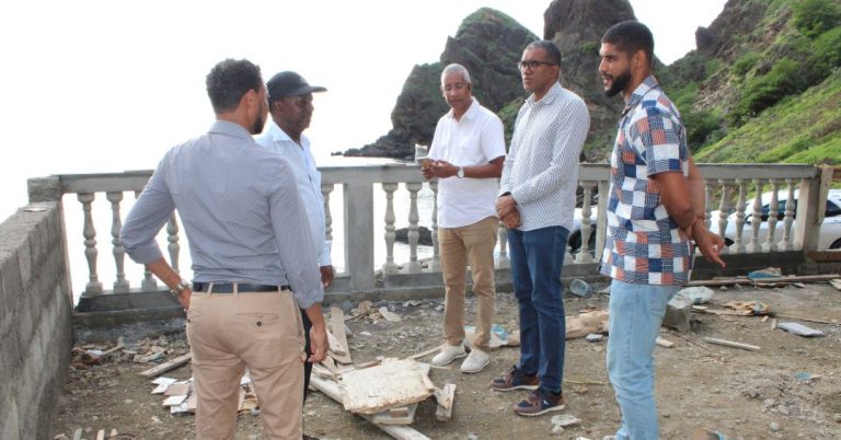 Ministro do Turismo visita obras de requalificação em Fajã d’Água
