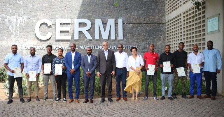 CERMI forma primeiros técnicos de sistemas solares fotovoltaicos fora da rede
