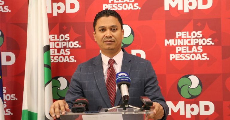 Em “claro desespero”, Francisco Carvalho ataca “frontalmente o coração da democracia”