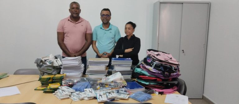 Escola Secundária Polivalente Pedro Corsino de Azevedo recebe materiais escolares