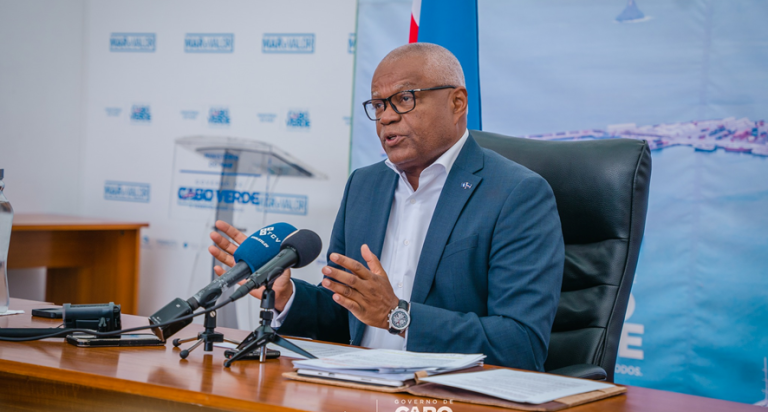 Ministro do Mar desmente risco de extinção de tubarões em Cabo Verde