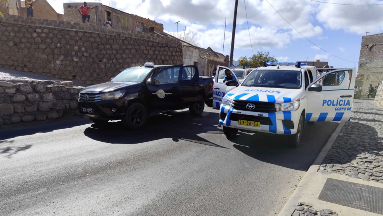 São Vicente. Homem abre fogo em posto de combustível e é capturado após fuga