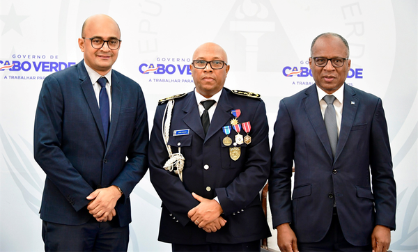Primeiro-Ministro empossa novo Diretor da Polícia Nacional