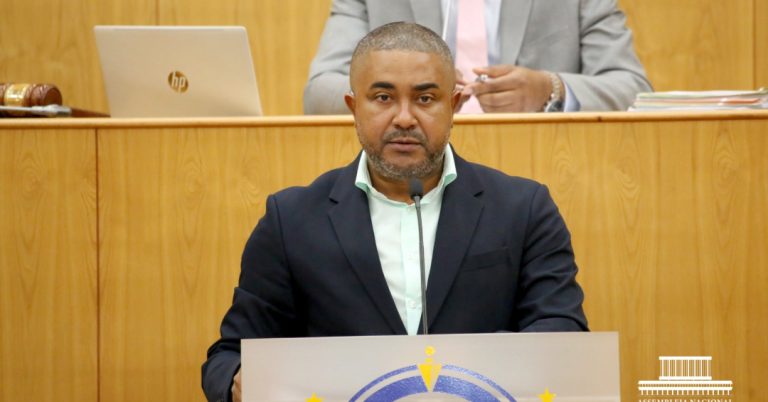 Deputado pode enfrentar responsabilidade criminal por falsear decisão do STJ no Parlamento