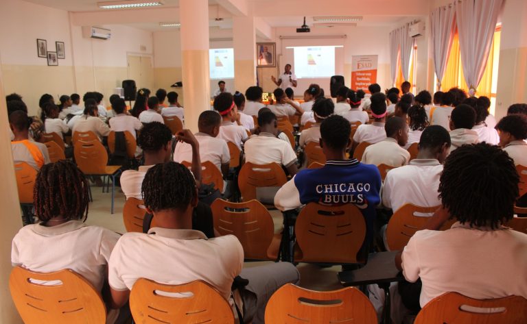 EDEC promove sensibilização sobre uso eficiente de energia elétrica na Escola Abílio Duarte