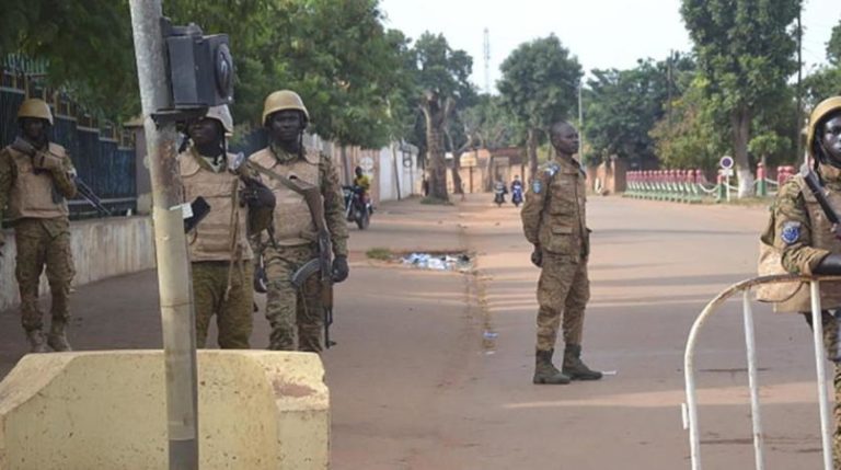 Ataque no Burkina Faso mata 17 soldados e 36 auxiliares do exército