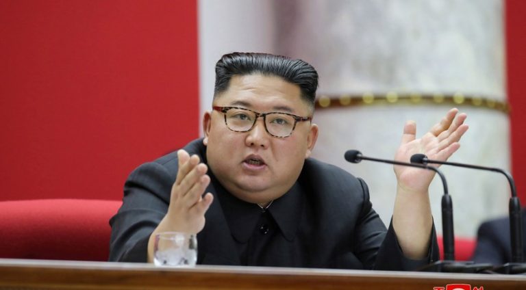 Kim Jong-un reforça produção de mísseis antes de exercícios dos EUA e Coreia do Sul 