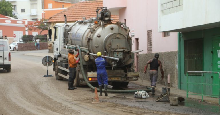 Câmara Municipal de São Vicente reabre vias e resolve problemas de esgoto