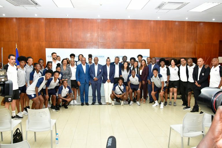 Primeiro-Ministro recebe Seleção nacional feminina de futebol