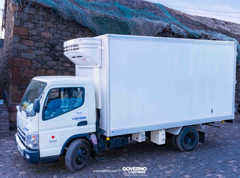 Governo entrega carro frigorífico de 8 toneladas à comunidade piscatória do Porto Novo