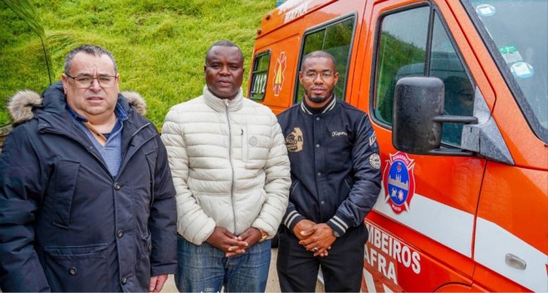 São Miguel recebe ambulância e equipamentos dos Bombeiros de Mafra