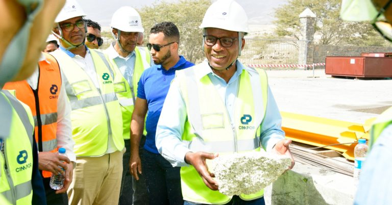 Primeiro-Ministro destaca investimento de 10 milhões de Euros na Fábrica de Pozolana do Porto Novo