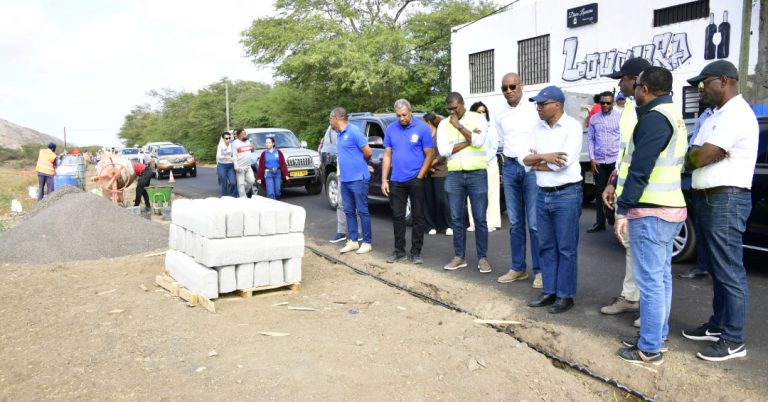 Primeiro-Ministro acompanha obras de recuperação e reforça resiliência de São Vicente após tempestade ERIN