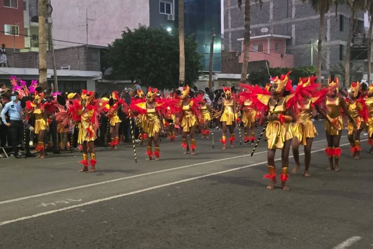 Carnaval Praia. Tradição, africanidade e apelos à paz marcam desfiles na Avenida Cidade de Lisboa