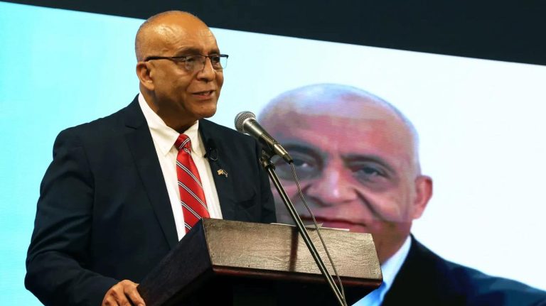 Nova Lei de Imigração dos EUA. Autarca de Brockton garante apoio à Comunidade Cabo-verdiana
