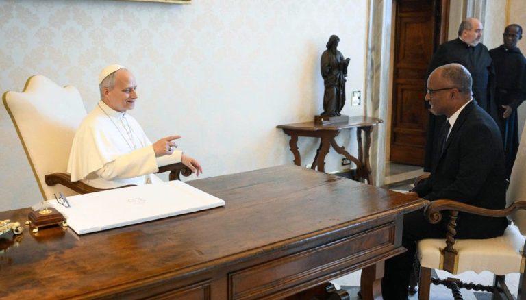 Primeiro-Ministro leva ao Vaticano interesse na canonização do “Negro Manuel”