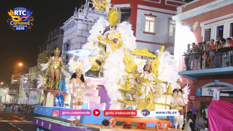 Flores do Mindelo e Cruzeiros do Norte encantam no desfile oficial do Carnaval de São Vicente