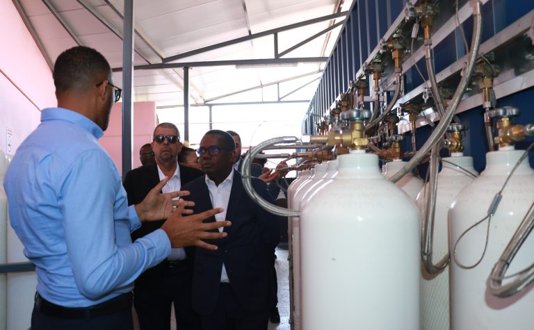Governo inaugura primeira Central de Produção de Oxigénio Medicinal no Hospital Agostinho Neto