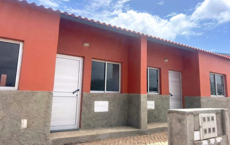 Governo inaugura 12 novas habitações em Santa Cruz e reforça política de habitação