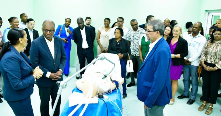 Ulisses Correia e Silva inaugura Centro de Simulação Clínica em Achada Santo António