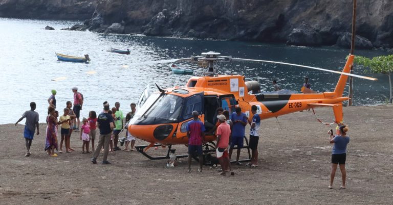 Santo Antão. Monte Trigo recebe equipamentos por helicóptero para reforço de energia e água