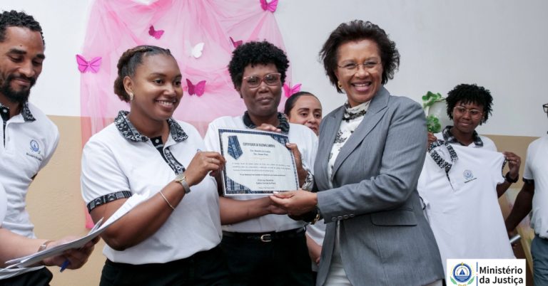 Ministra da Justiça homenageada na Cadeia Central da Praia no Dia da Mulher Cabo-verdiana