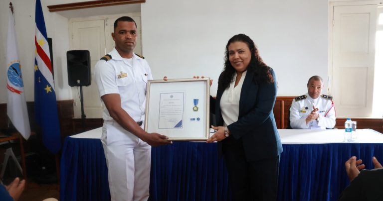 Destacamento da Guarda Costeira na Brava distinguido com Medalha de Serviços Relevantes