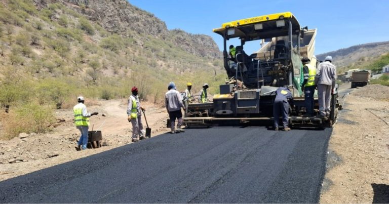 Estrada Tomba Touro–Charco em Santa Catarina entra na fase de pavimentação
