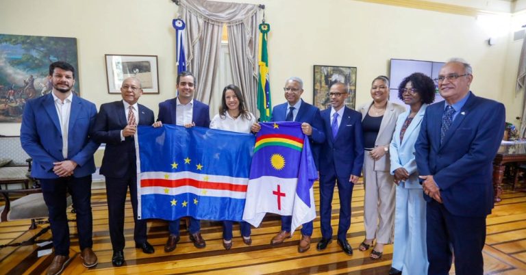 Ministro do Turismo e Transportes sublinha papel estratégico da ligação aérea com o Brasil