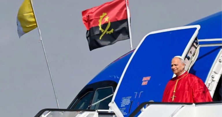 Papa Leão XIV aterra em Angola e inicia visita oficial