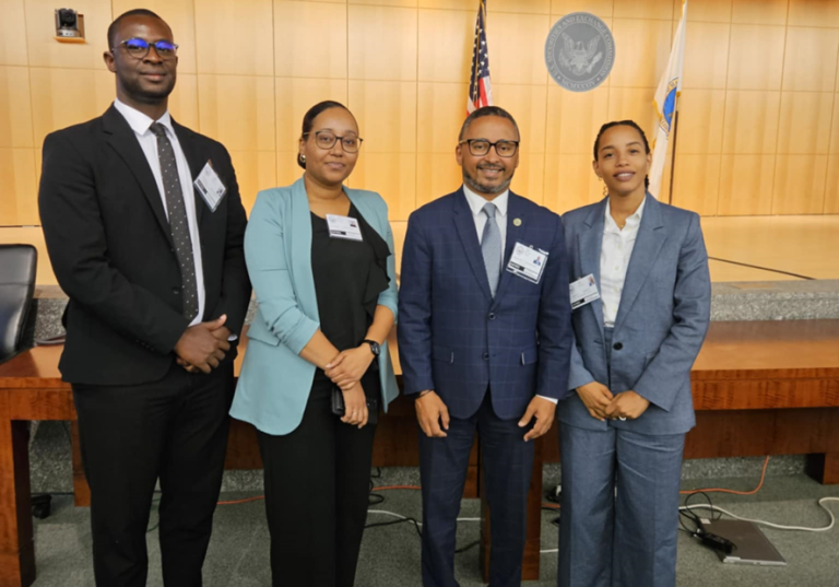 Presidente da Bolsa de Valores em Washington no Instituto Internacional Anual da SEC
