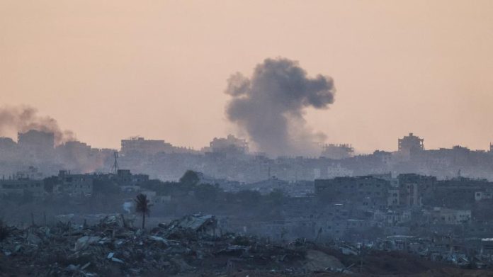 7out2024---fumaca-e-vista-na-regiao-norte-da-faixa-de-gaza-apos-ataque-de-israel-1729172124422_v2_900x506