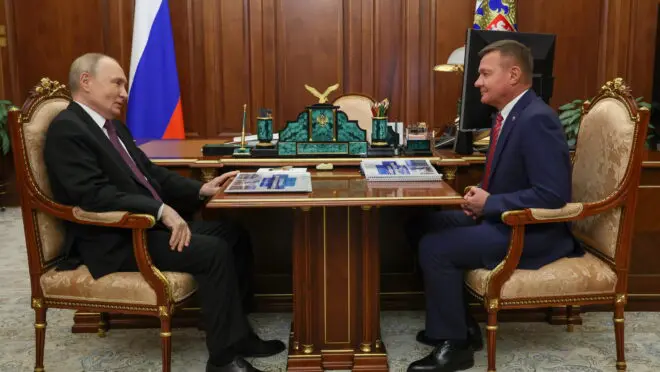 Ex-ministro Russo encontrado morto horas após demissão por Putin