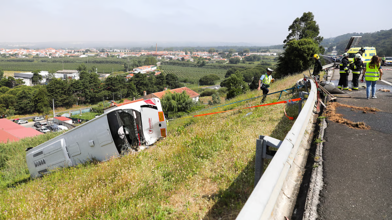 Portugal. Autocarro com 37 crianças cai em ravina e faz sete feridos ligeiros