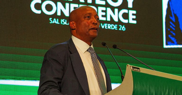 Presidente da CAF elogia futebol de Cabo Verde e diz que seleção “surpreendeu tudo e todos”