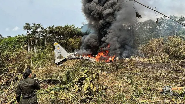 Sobe para 66 o número de mortos na queda de avião militar na Colômbia