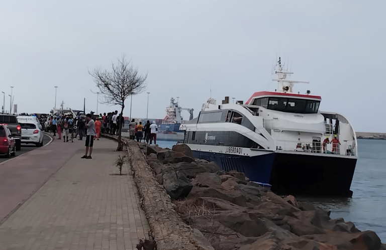 Avaria no gerador na origem do encalhe do navio Liberdadi