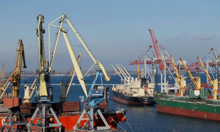 Russos atingiram terminais de petróleo e de cereais em Odessa com mísseis 