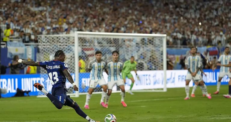 Sidny Lopes Cabral destaca orgulho após conquistar prémio de Melhor Golo do Mundial