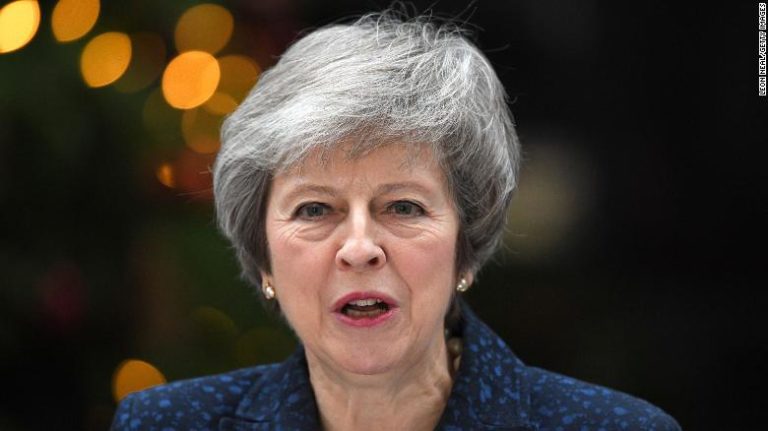 REINO UNIDO: May sobrevive ao voto de censura à sua liderança