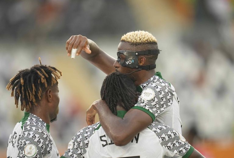 CAN. Nigéria vence Camarões e joga com Angola nos quartos