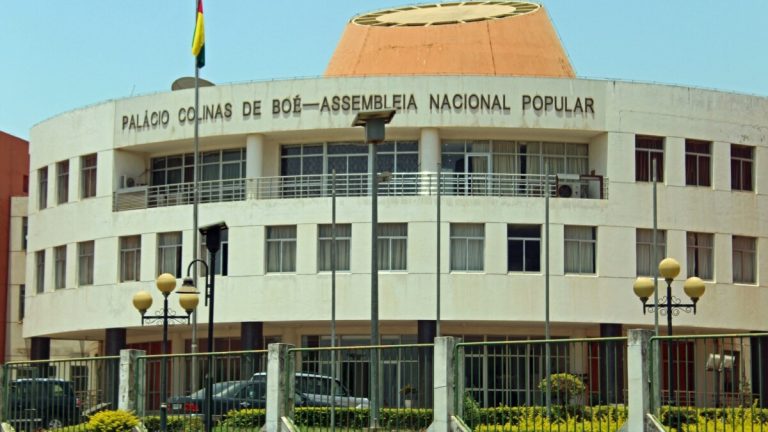 Deputados do PAIGC impedidos de entrar no Parlamento da Guiné-Bissau