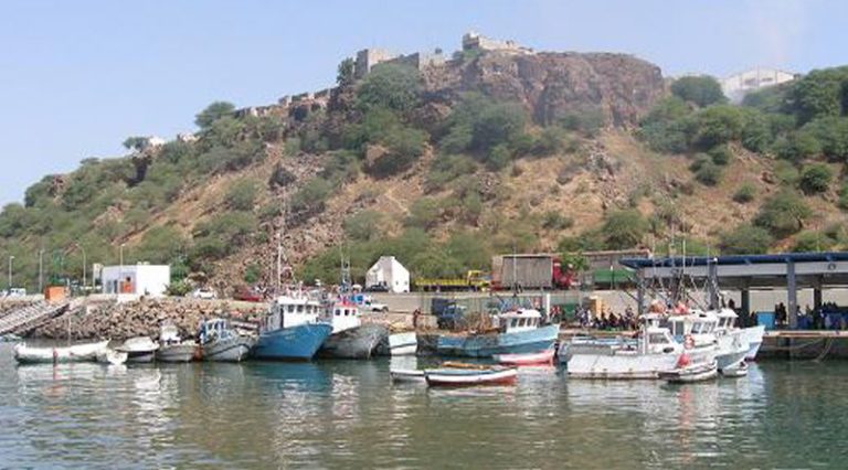 AMBIENTE: Mergulhos no cais da Praia trazem à tona lixo que afeta Cabo Verde