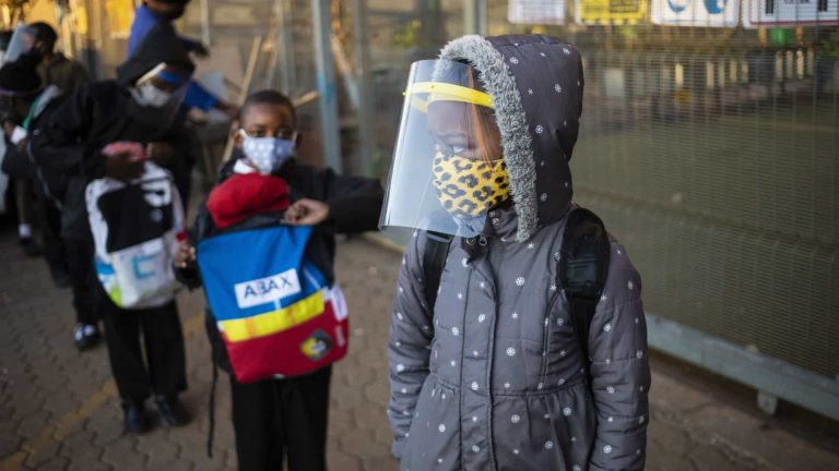 Covid-19. África do Sul anuncia pico de infeções entre crianças