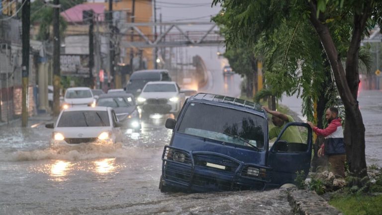 Furacão Melissa atinge Cuba após devastar costa da Jamaica