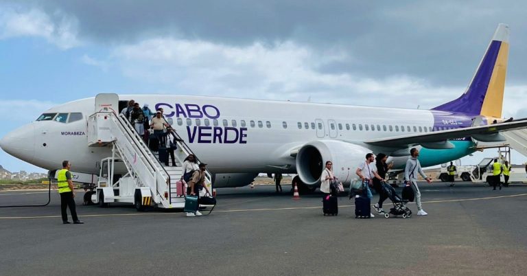 TACV implementa voos extras e transporte marítimo para contornar restrições