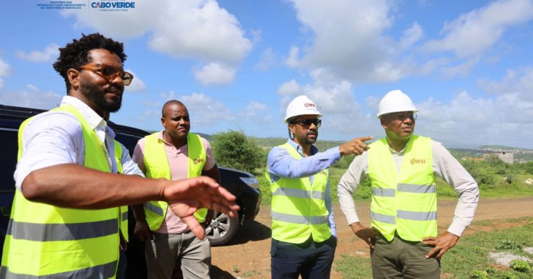 Governo acompanha obras de habitação social em Santiago Norte no arranque do “Outubro Urbano”