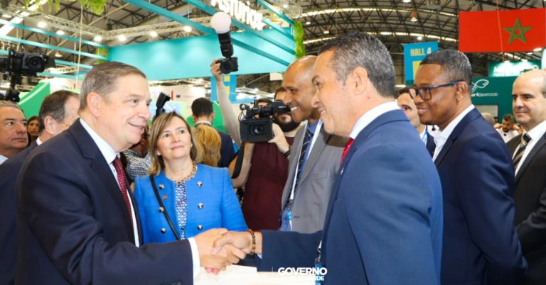 Ministro Espanhol das Pescas visita stand de Cabo Verde na CONXEMAR 2025